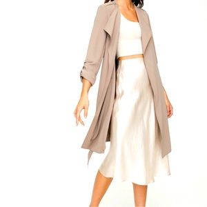 Aritzia Babaton duster in perfect condition size extra small